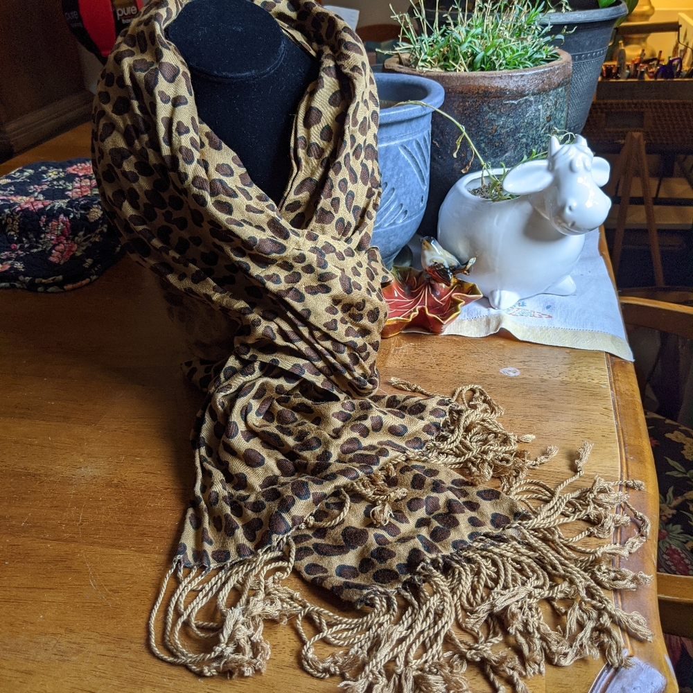 Leopard print pashmina